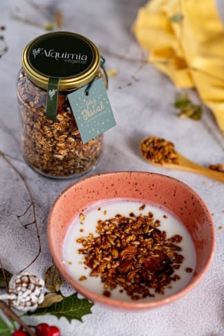 Granola Funcional – 270g Ingredientes: Aveia em flocos, amêndoas, passas brancas, melado de cana, pepita de girassol, semente de abóbora, linhaça dourada, gergelim branco, raspas de limão, extrato de baunilha, óleo de coco e canela em pó.